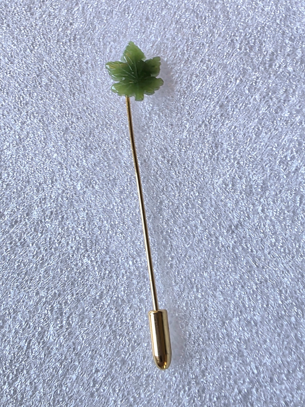 Vintage A.T. Storrs Genuine Jade Maple Leaf Stick Pin - Picture 2 of 2